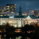 tortue hamburg - Stunning view of the illuminated Hotel Atlantic in Hamburg reflecting city lights a