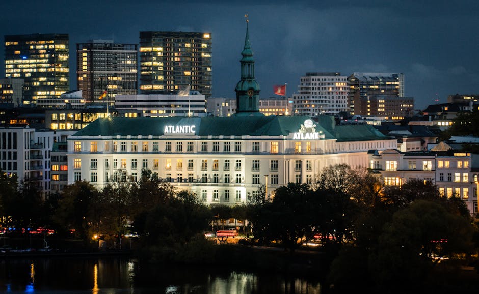 tortue hamburg - Stunning view of the illuminated Hotel Atlantic in Hamburg reflecting city lights a